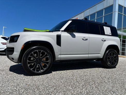 Used 2026 Land Rover Defender 110 image 3