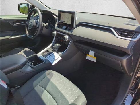 Certified 2025 Toyota RAV4 XLE w/ Convenience Package image 27