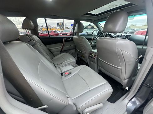Used 2013 Toyota Highlander Limited image 18
