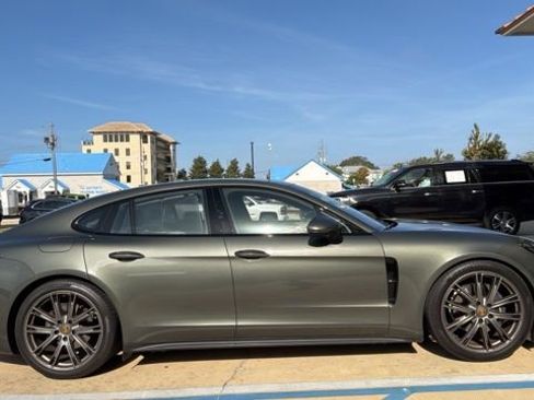 Used 2023 Porsche Panamera 4 Platinum Edition image 3