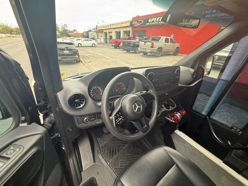 Used 2019 Mercedes-Benz Sprinter 3500 image 4