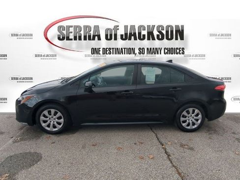 Used 2022 Toyota Corolla LE image 5