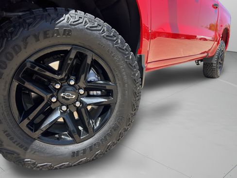 Used 2026 Chevrolet Silverado 1500 Custom Trail Boss AWD/4WD image 32