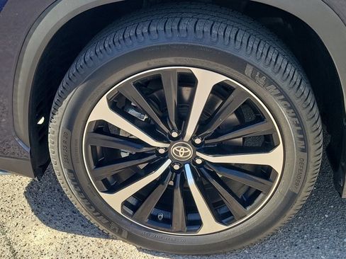 Used 2021 Toyota Highlander XSE image 11