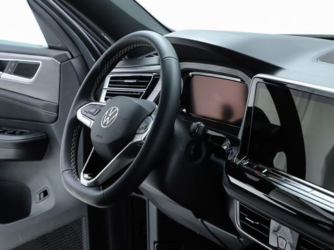 New 2026 Volkswagen Atlas Cross Sport SE image 74