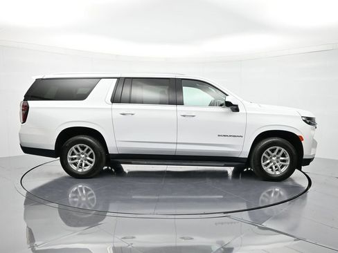 Used 2024 Chevrolet Suburban LT image 4