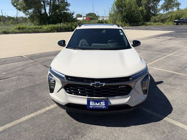 Used 2026 Chevrolet Trax RS w/ Sunroof Package FWD image 2