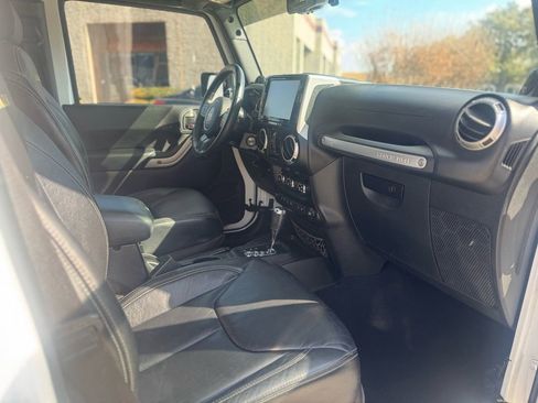 Used 2013 Jeep Wrangler Unlimited Sahara w/ Connectivity Group image 14