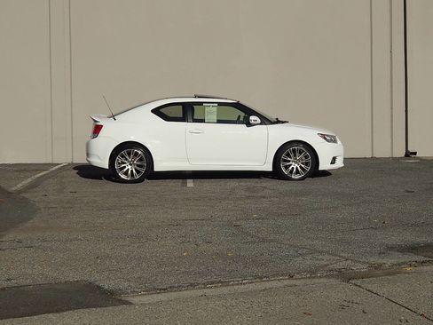 Used 2013 Scion tC image 2