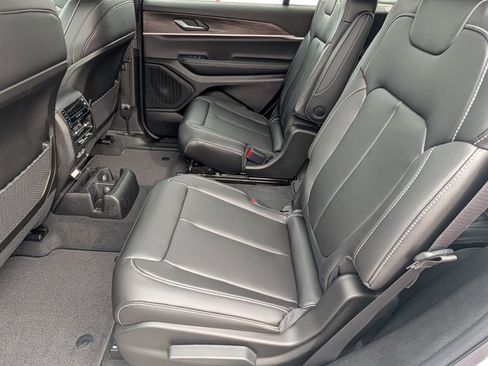 New 2025 Jeep Grand Cherokee L Limited image 11