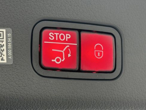 Certified 2025 Mercedes-Benz GLC 300 image 21