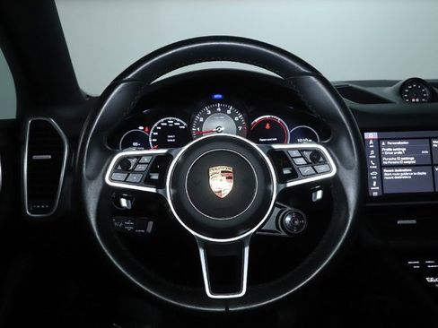 Used 2021 Porsche Cayenne Coupe image 21