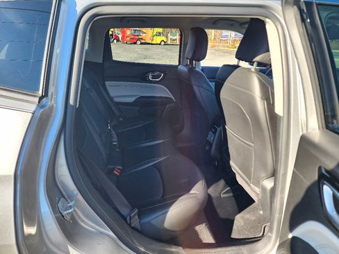 Certified 2022 Jeep Compass Limited image 27