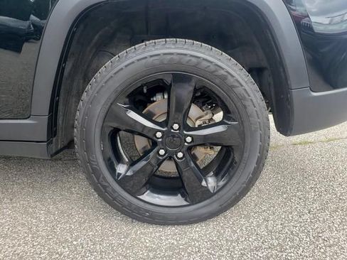 Used 2023 Jeep Grand Cherokee Altitude AWD/4WD image 33