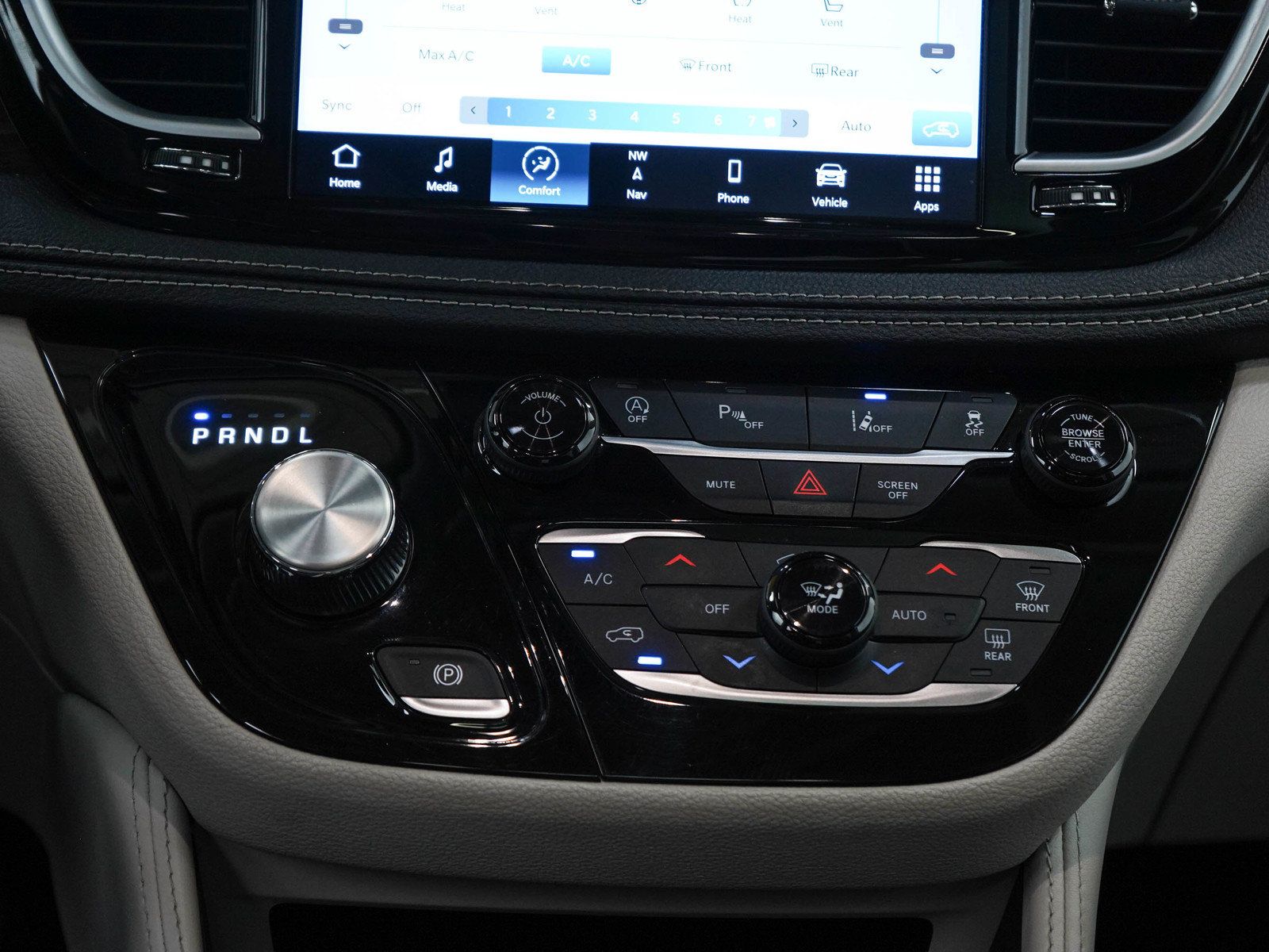 Used 2023 Chrysler Pacifica Limited FWD image 20