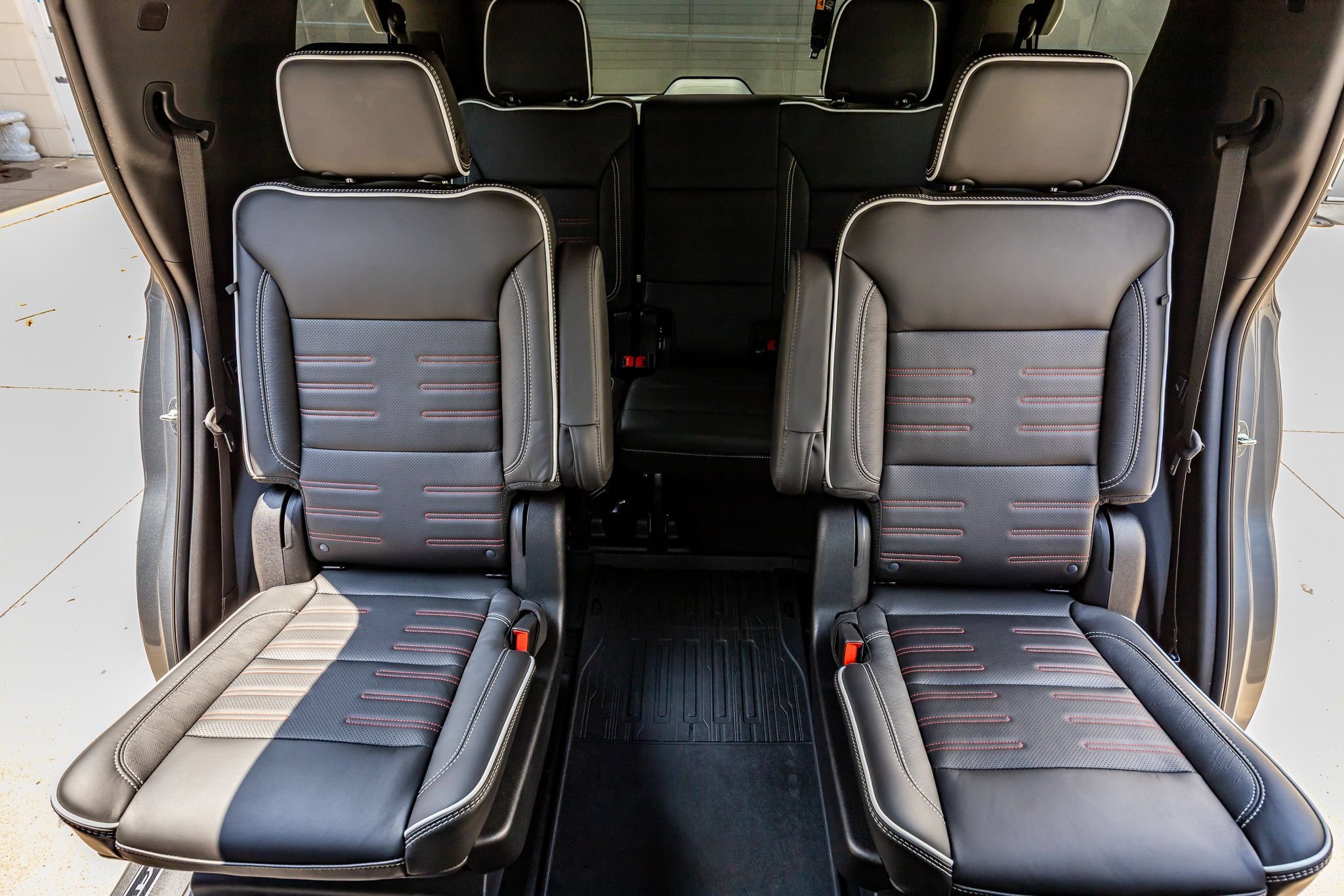 Used 2026 GMC Yukon AT4 Ultimate w/ LPO, Floor Liner Package AWD/4WD image 37