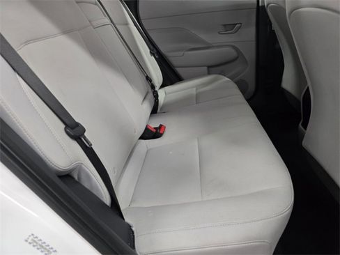 Used 2024 Hyundai Kona SE image 17