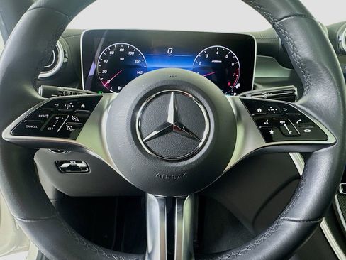 Used 2024 Mercedes-Benz GLC 300 4MATIC image 11