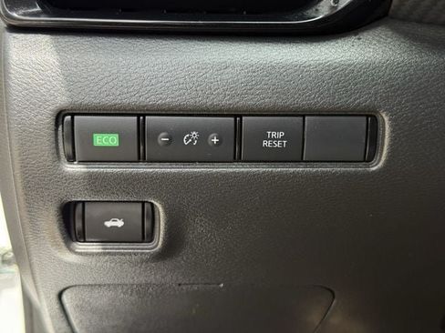 Used 2025 Nissan Sentra SV FWD image 22