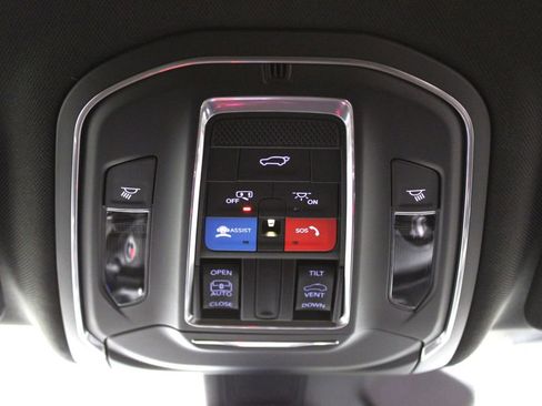 New 2025 Jeep Grand Cherokee Laredo X w/ Luxury Tech Group I image 23