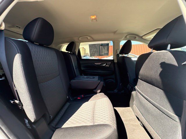 Used 2017 Nissan Rogue SV FWD image 15