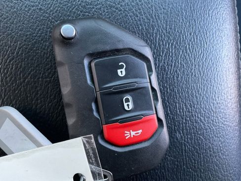 Used 2022 Jeep Gladiator Overland image 27