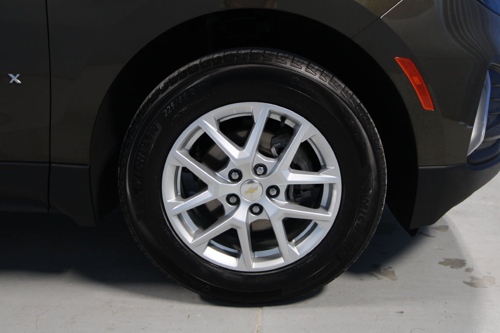 Used 2024 Chevrolet Equinox LT FWD image 34