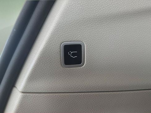 Used 2023 Chrysler Pacifica Touring-L FWD image 15