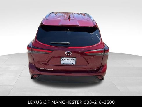 Used 2020 Toyota Highlander XLE AWD/4WD image 5