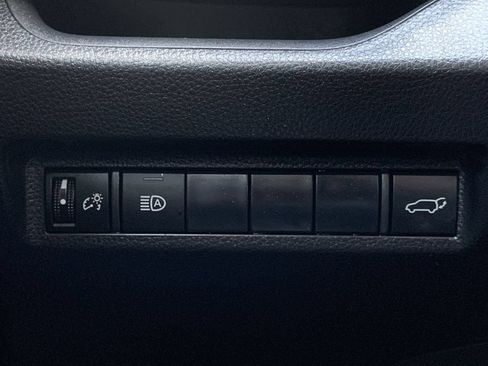 Used 2019 Toyota RAV4 XLE Premium FWD image 16