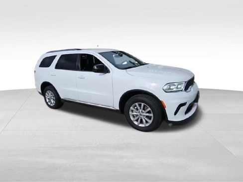 Used 2024 Dodge Durango SXT w/ 3rd Row Seating Group image 2