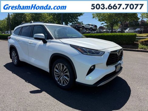 Used 2021 Toyota Highlander Platinum AWD/4WD image 1