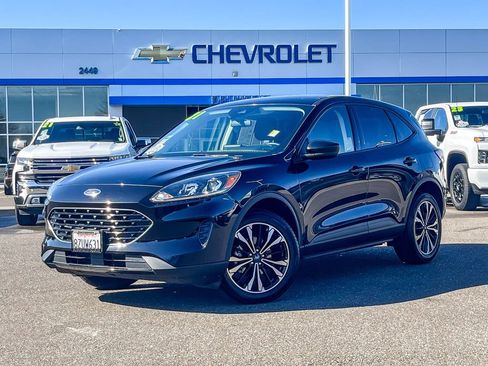 Used 2021 Ford Escape SE w/ SE Sport Appearance Package image 1