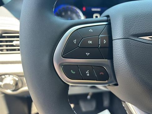 New 2027 Chrysler Pacifica Select AWD/4WD image 14
