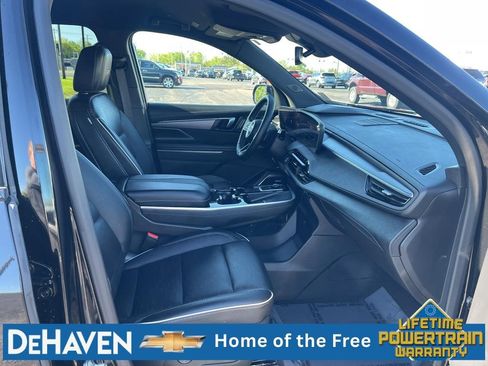 Used 2025 Buick Enclave Sport Touring FWD image 28
