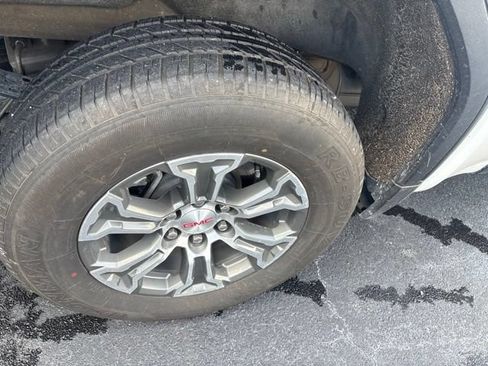 Used 2025 GMC Sierra 1500 SLT AWD/4WD image 5