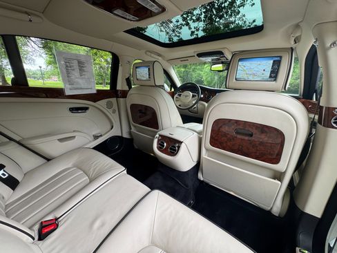 Used 2013 Bentley Mulsanne w/ Rear Entertainment Pkg image 44