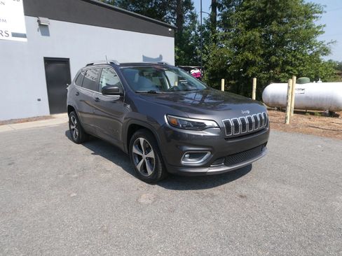 Used 2019 Jeep Cherokee Limited FWD image 3