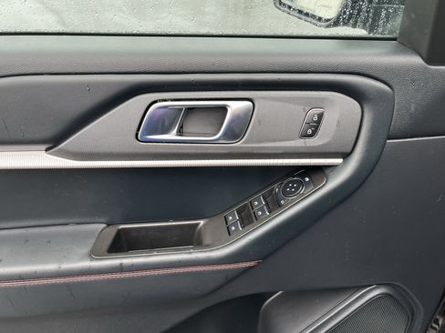 Used 2025 Ford Explorer ST-Line w/ ST-Line Street Pack image 17