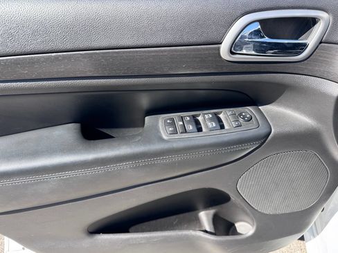 Certified 2018 Jeep Grand Cherokee Altitude AWD/4WD image 9