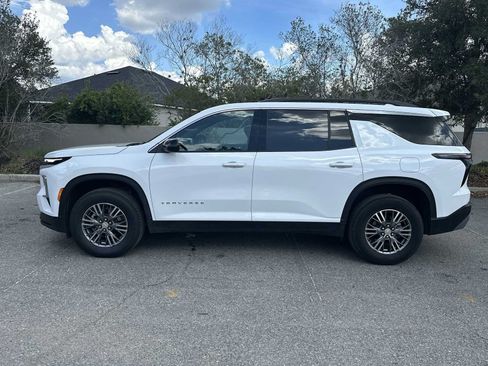 Certified 2025 Chevrolet Traverse LT FWD image 3