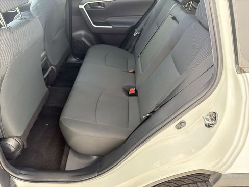 Used 2021 Toyota RAV4 LE image 14