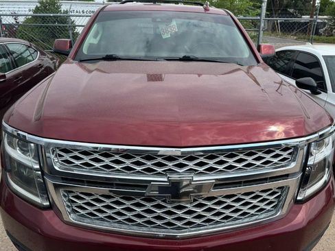 Used 2018 Chevrolet Suburban LT w/ LT Signature Package AWD/4WD image 4