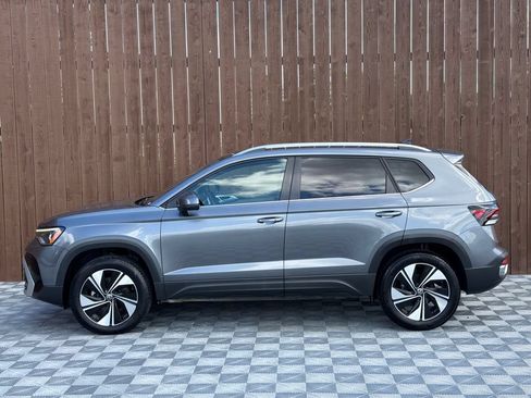 Used 2025 Volkswagen Taos SE AWD/4WD image 14