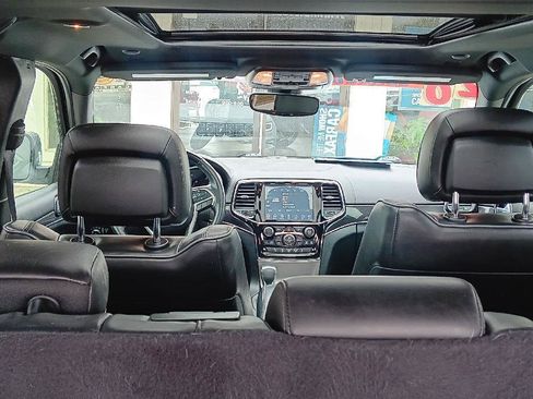 Used 2020 Jeep Grand Cherokee Overland RWD image 31