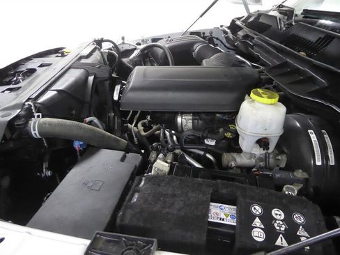 Used 2022 RAM 1500 Classic SLT w/ Electronics Group AWD/4WD image 33