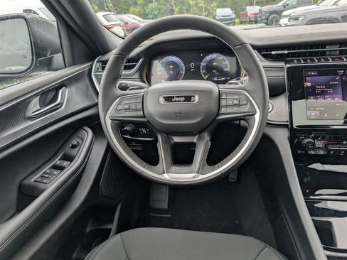 New 2025 Jeep Grand Cherokee Laredo X w/ Luxury Tech Group I image 14