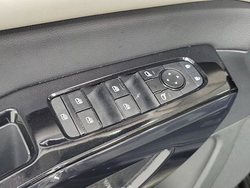 Certified 2022 Nissan Pathfinder SV w/ SV Premium Package image 19