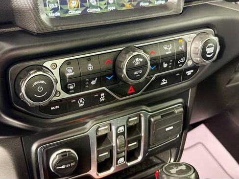 Used 2021 Jeep Wrangler Unlimited Sahara w/ Uconnect 4C Nav & Sound Group AWD/4WD image 16