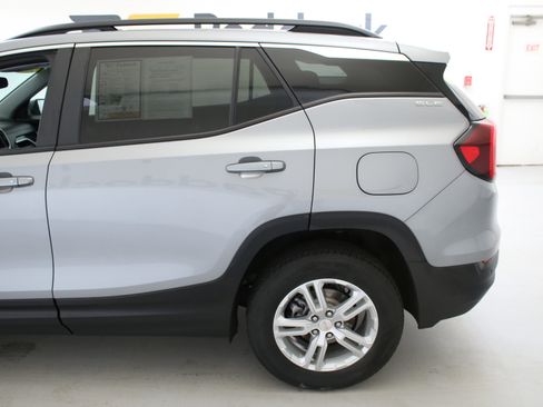 Used 2024 GMC Terrain SLE w/ Driver Convenience Package AWD/4WD image 6
